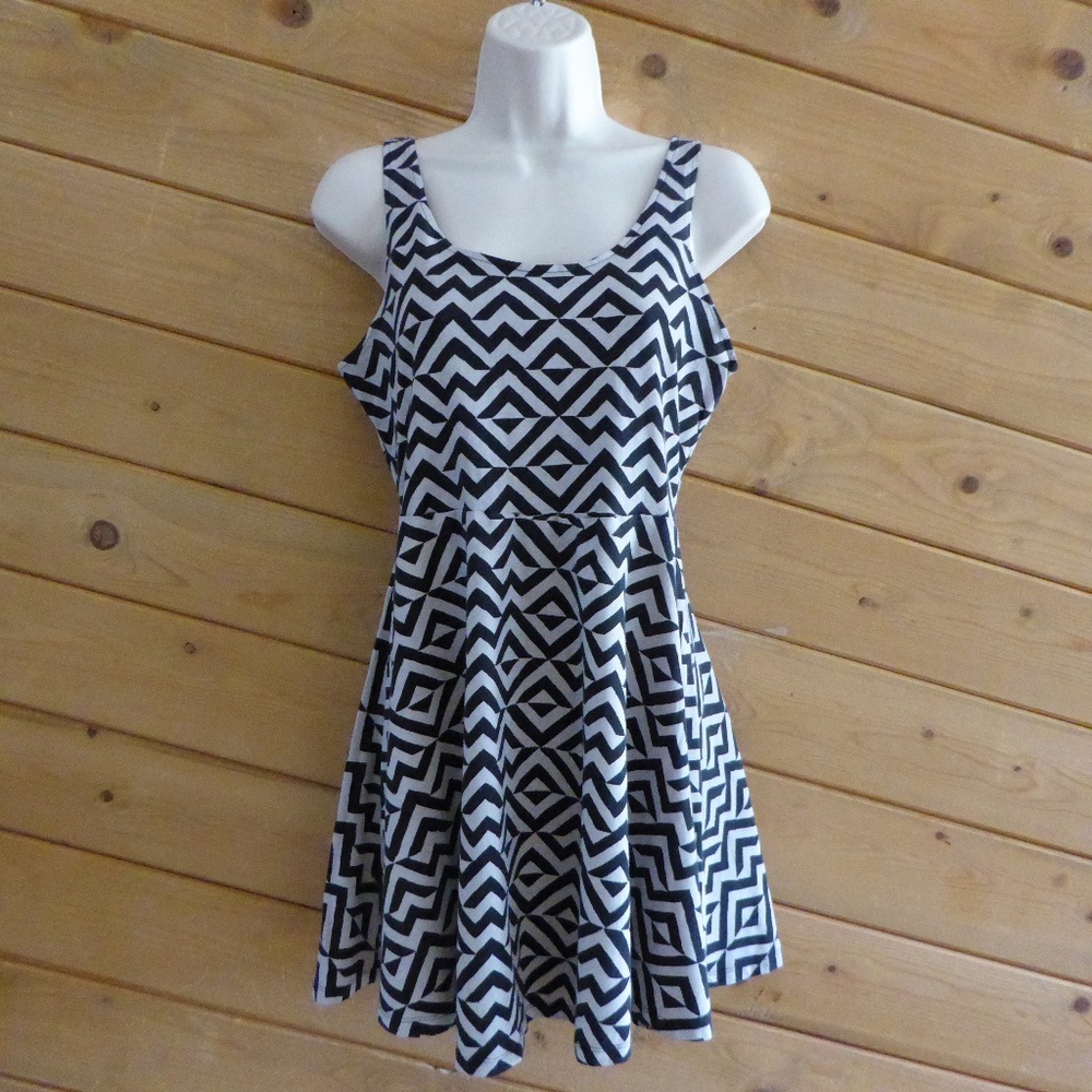 Victoria's Secret PINK Chevron Stripe Skater Tank Mini Dress Black Tan Size M